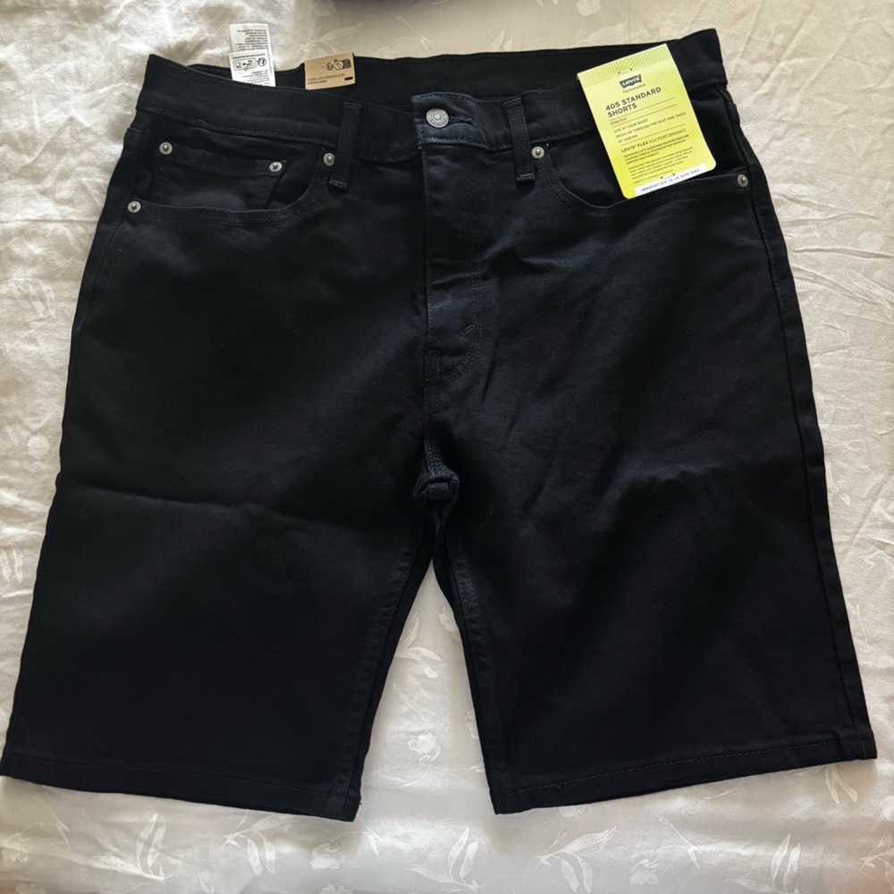 NWT Levi’s 405 standard shorts - stretch denim
